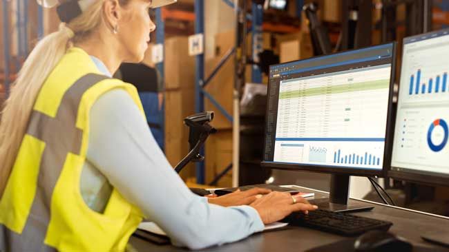 A fleet owner reviews the analytics of a Citgo fleet card to make informed business decisions.