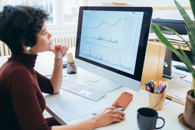 A business owner reviews data collected from her Citgo fleet card for her fleet drivers.